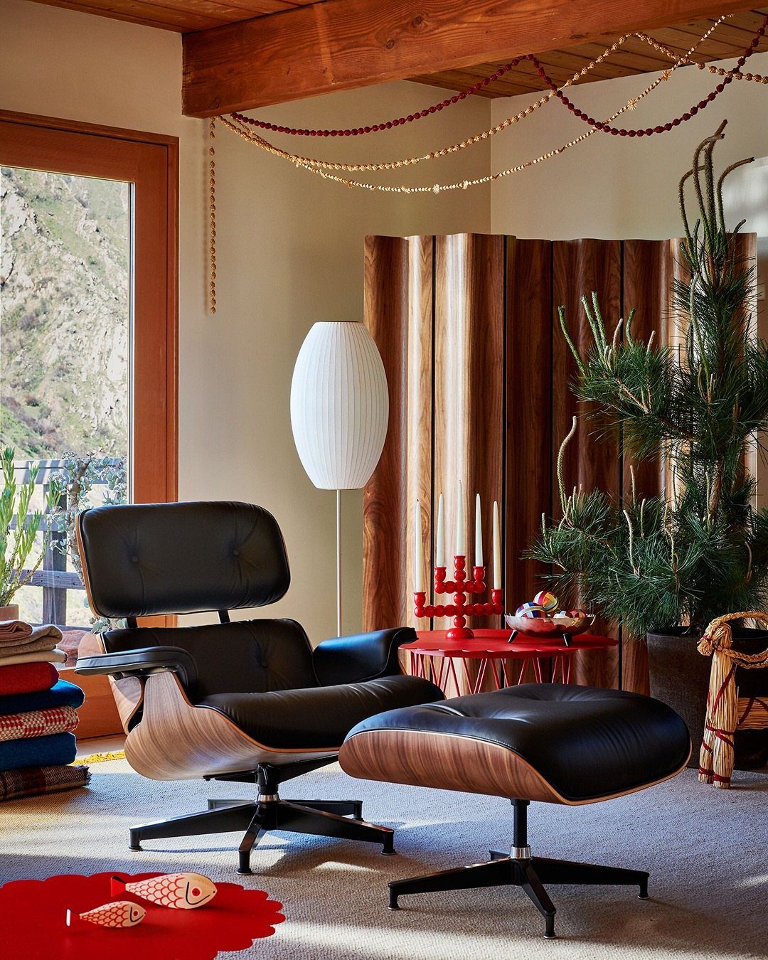 Mid Century Modern Items: 12 Ideas for Your Home 2 Black leather Eames lounge chair and ottoman in a mid-century modern living room.