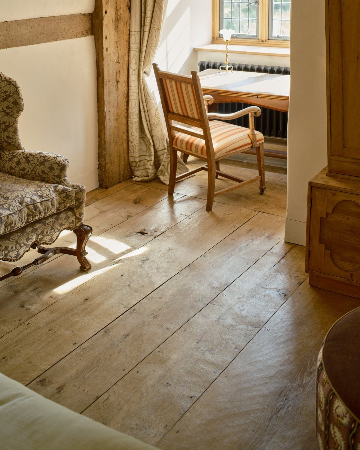 Oak Living Room Ideas: 9 Looks for Floors, Beams, Trim 2 Wide oak wood floor planks in a sunlit room with classic wooden furniture