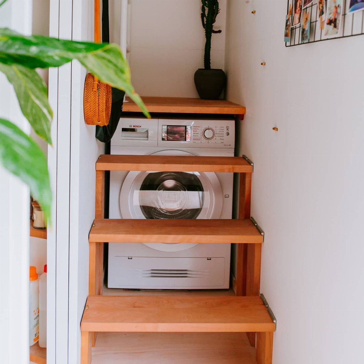 Tiny House Layout Ideas: 27 Smart Ways to Maximize Space 28 Wooden stairs built around a white washing machine in a small white room