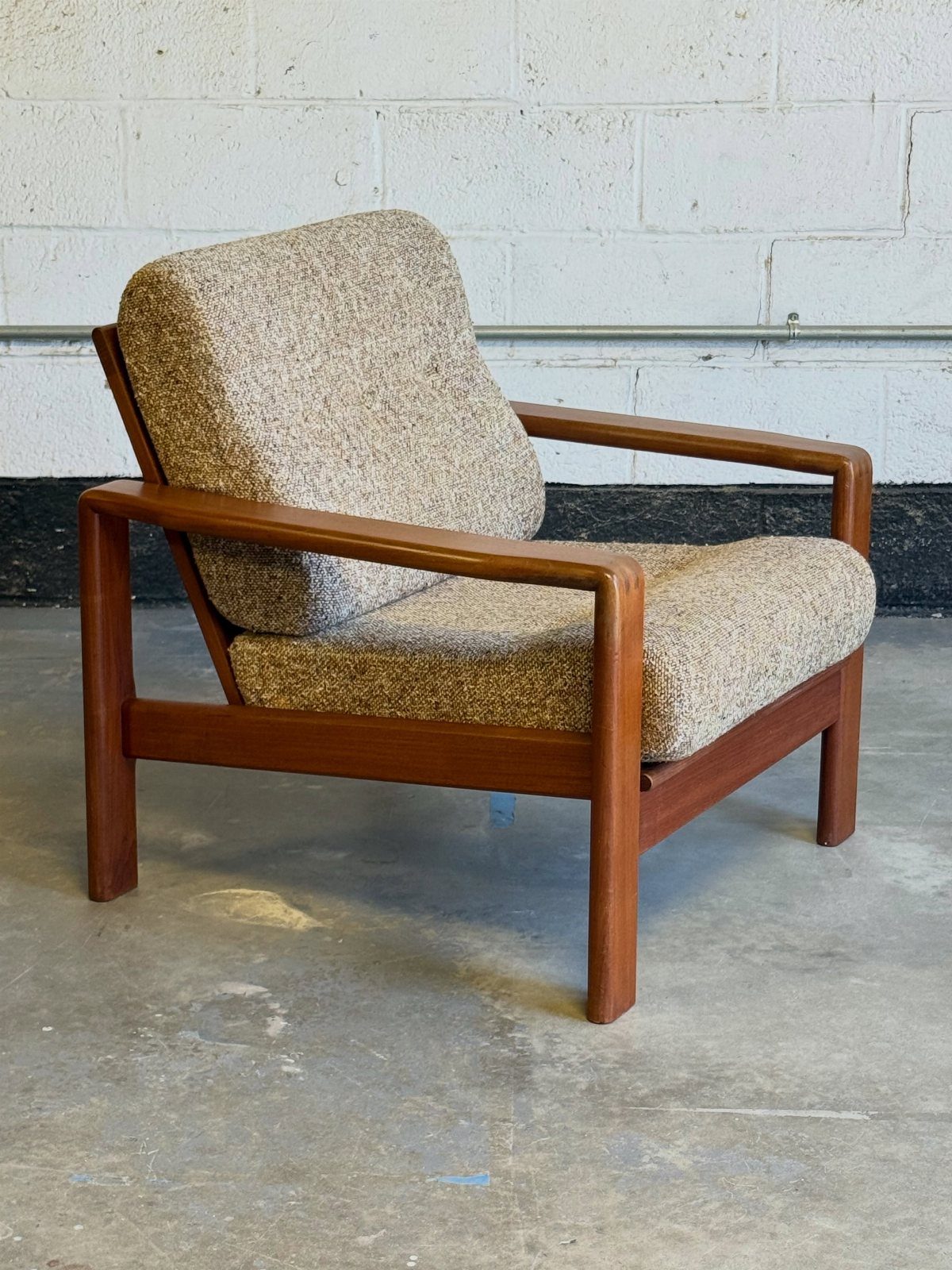 Wood Lounge Chair Ideas: 28 Styles from Teak to Mid-Century 19 Mid-century modern lounge chair with wooden frame and textured beige fabric cushions.
